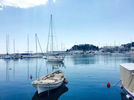Appartamento For Harbor Travelers Pireo Esterno foto