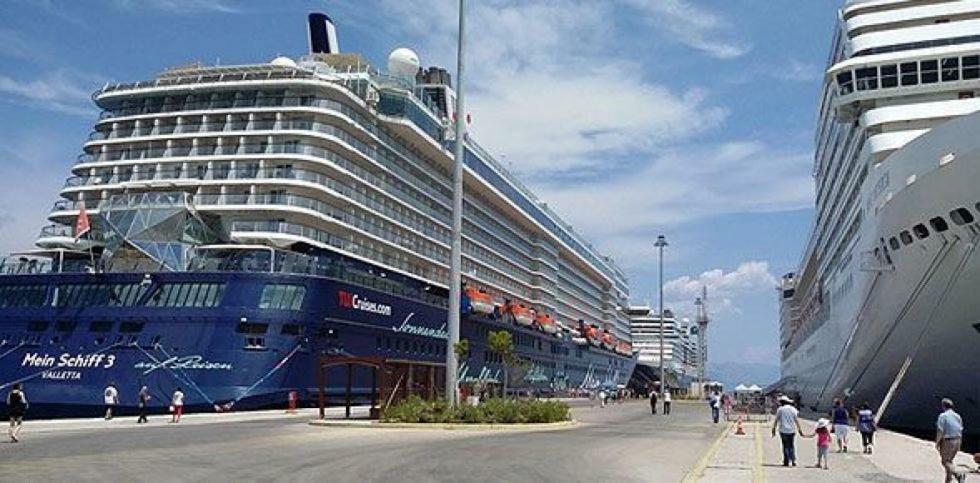 Appartamento For Harbor Travelers Pireo Esterno foto